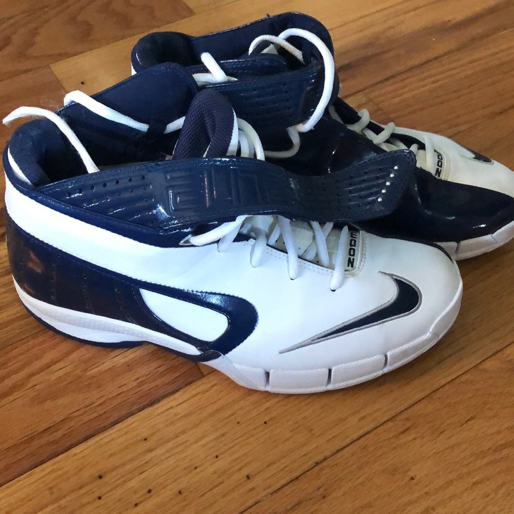 Women’s Hightop Nike’s Zoom Air - like new